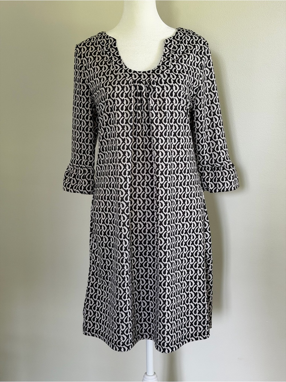 Aryeh Black and White Patterned Long Sleeve Shift Dress